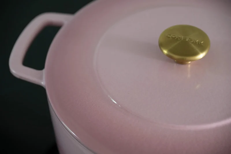 Combekk Bräter mit Deckel Gusseisen Pink ø 28 cm / 5.3 Liter - emaillierte Antihaftbeschichtung