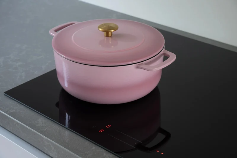 Combekk Bräter mit Deckel Gusseisen Pink ø 24 cm / 3.8 Liter - emaillierte Antihaftbeschichtung