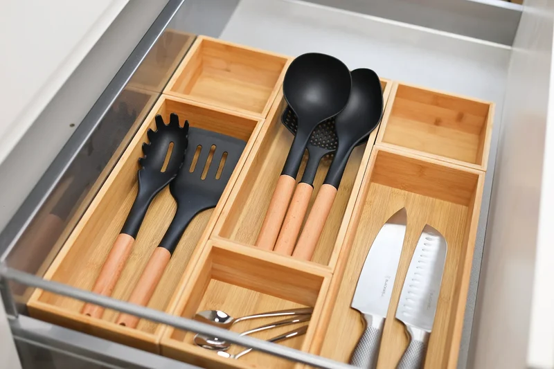 Cookinglife Kochgeschirr Set - Kochgeschirr Set - Holz schwarz 5-teilig - Schaumkelle, Suppenlöffel, Spaghettilöffel, Bratschaufel & Servierlöffel