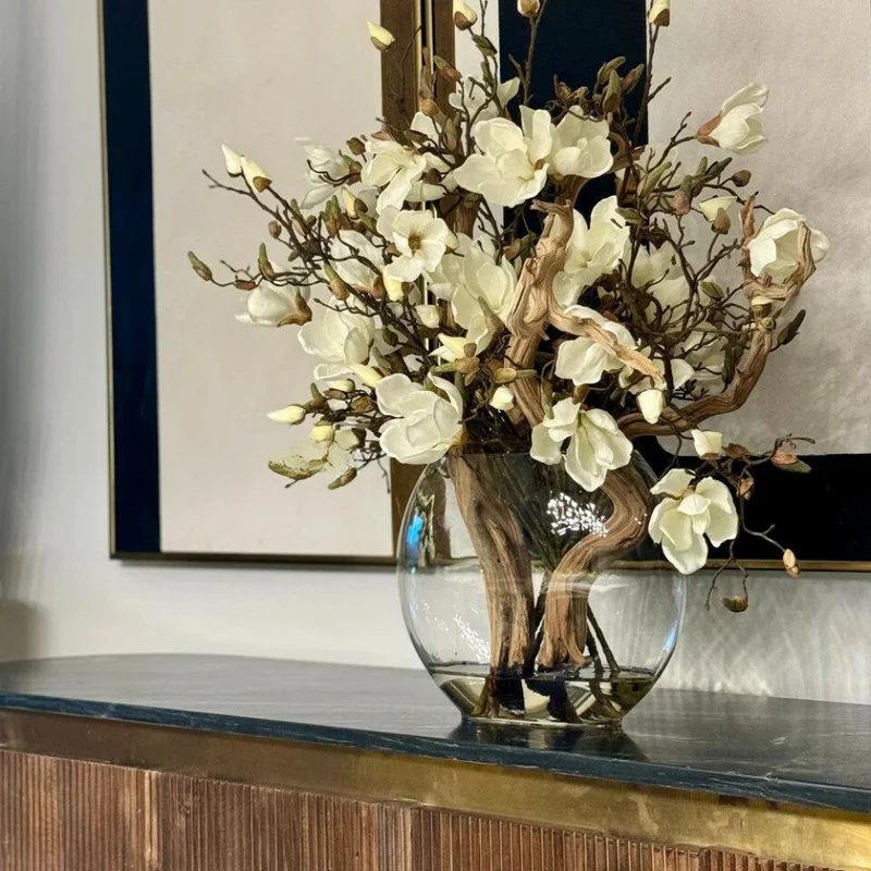 Maanschaal met magnolia's