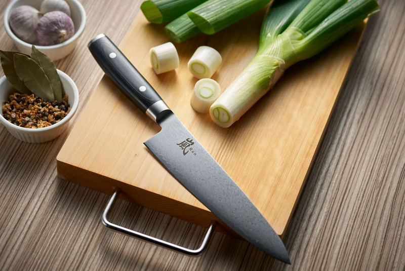 Yaxell Kochmesser - 20 cm – 69-lagiger Damaststahl – Griff aus Canvas-Micarta