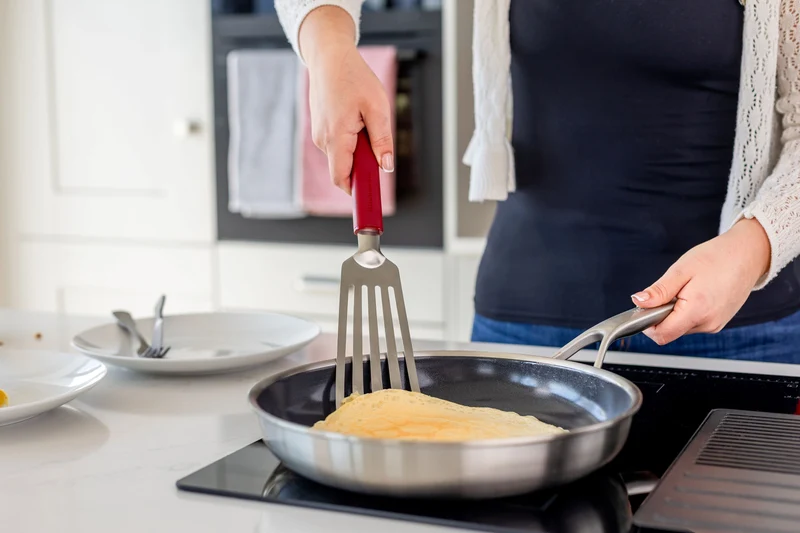 KitchenAid Pfannenwender Classic Kaiserrot Edelstahl 31,5 cm -Spülmaschinenfest