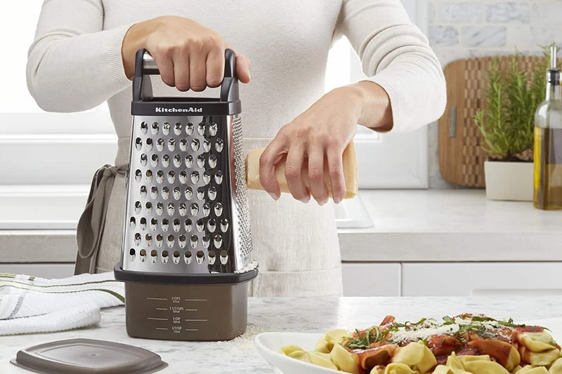 KitchenAid Reibe Core Edelstahl Schwarz 16,5cm - Turmreibe Käsereibe 473ml