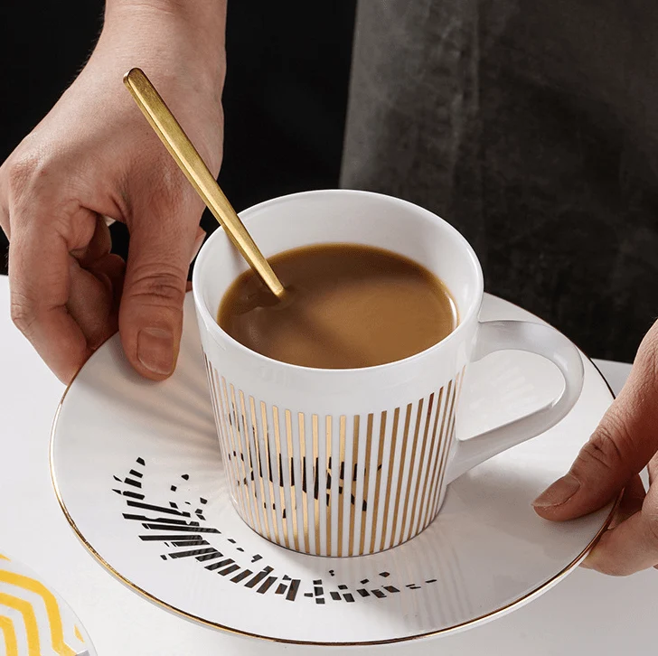 MirrorSip™ Bewegelijke Reflectie Creatieve Koffiemok Spiegel - Nu 50% KORTING!