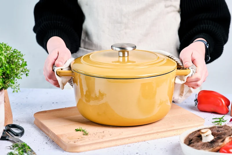 Cosy & Trendy Bräter Fontestic Gusseisen Amber Gold Ø 24 cm / 4,6 Liter – emailliert