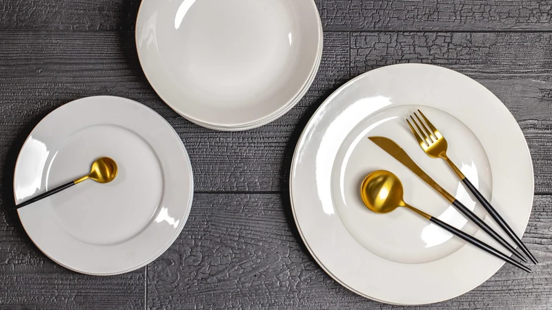 Studio Tavola Geschirrset Weiß - 18-teilig / 6 Personen - 6 Speiseteller, 6 Suppenteller und 6 Frühstücksteller