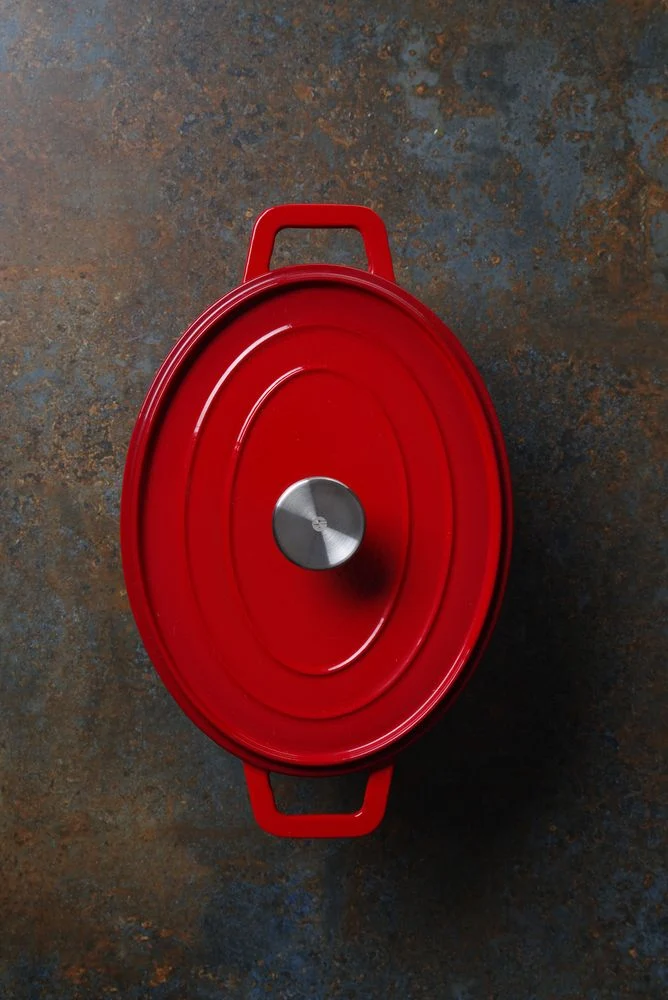 HENDI Emaillierter Gusseisentopf – 4,4 l – Oval – Rot – 365 × 220 × H 115 mm