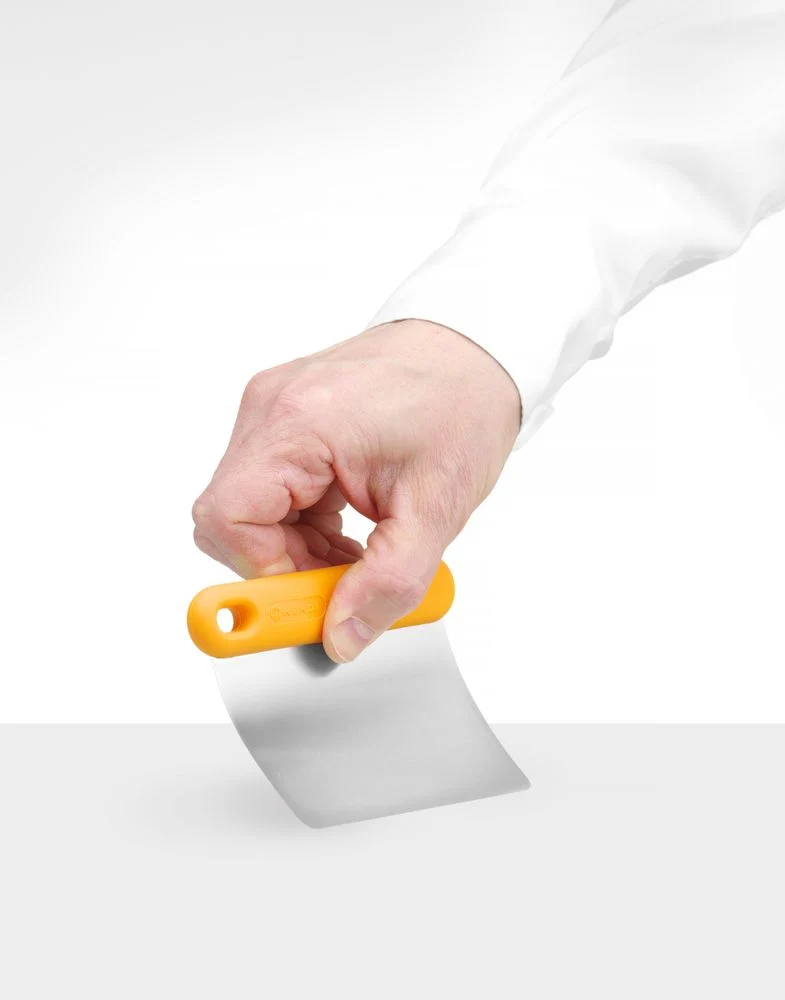 HENDI Pizzaschaber heavy-duty – designed by Robert Bronwasser – Orange – 130 × 95 × H 13 mm