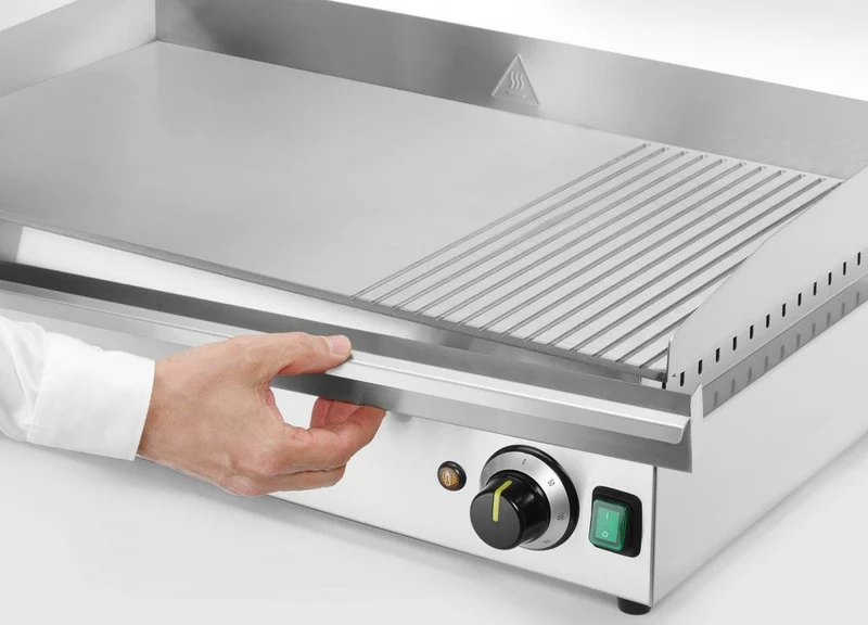 HENDI Grillplatte 1 / 3 gerillt – Kitchen Line – 230 V / 3500 W – 697 × 474 × H 241 mm