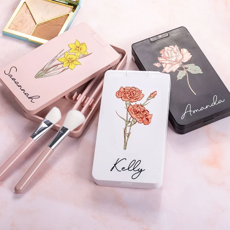 BloomBeauty Set | Gepersonaliseerde Geboortebloem Make-up Kwasten met LED Spiegel – Het Perfecte Cadeau voor Haar