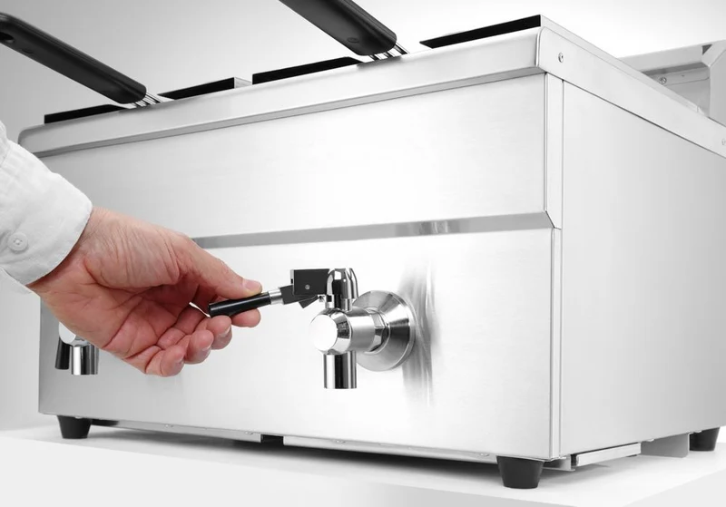 HENDI Induktionsfritteuse - mit Ablasshahn 2 × 8 l – Profi Line – 16 l – 230 V / 7000 W – 577 × 609 × 410 mm