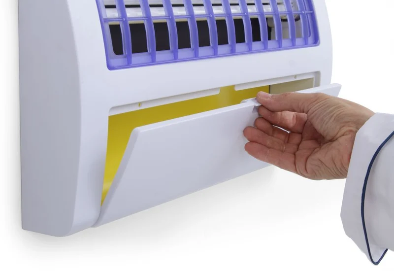HENDI Insektenvernichter mit Klebeplatten 120 m² – 230 V / 36 W – 540 × 80 × 281 mm