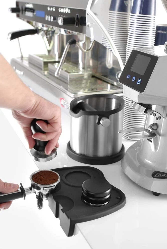 HENDI Kaffee-Stampfer mit Feder – Ø 58 × H 100 mm