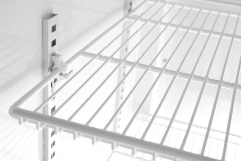 Arktic Eintüriger Kühlschrank mit hinterer Bar und hinterleuchteter Blende – 254 l – Schwarz – 230 V / 250 W – 578 × 605 × 1980 mm