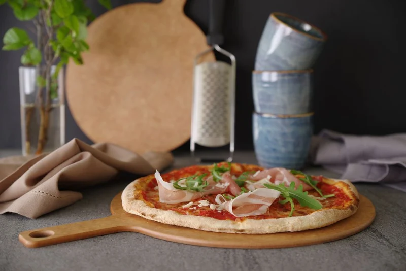 HENDI Pizzabrett mit Griff – Ø 305 × H 6 mm