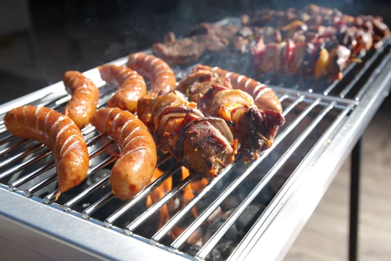 HENDI Holzkohlegrill Patio – 770 × 380 × 760 mm