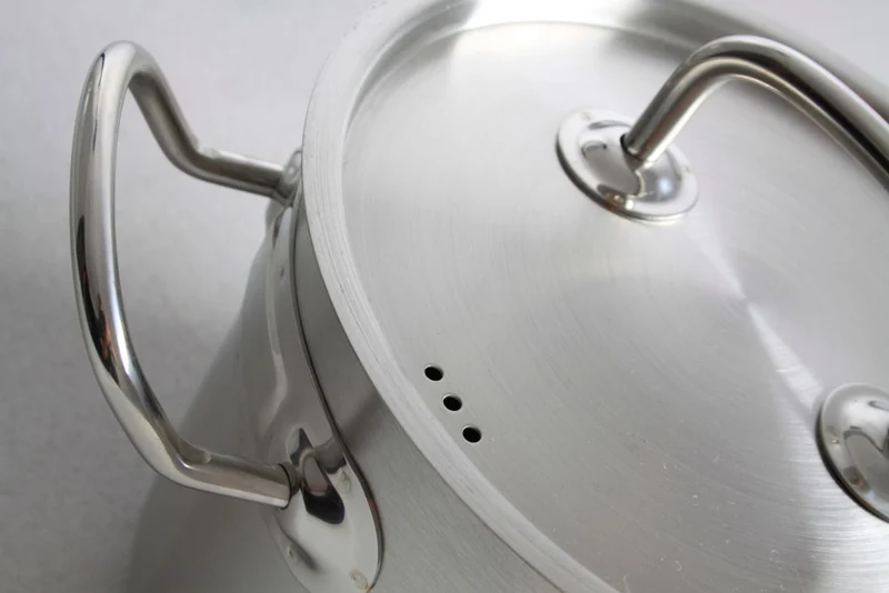 HENDI Kochtopf – hoch - mit Deckel – Kitchen Line – 2,8 l – Ø 160 × H 140 mm